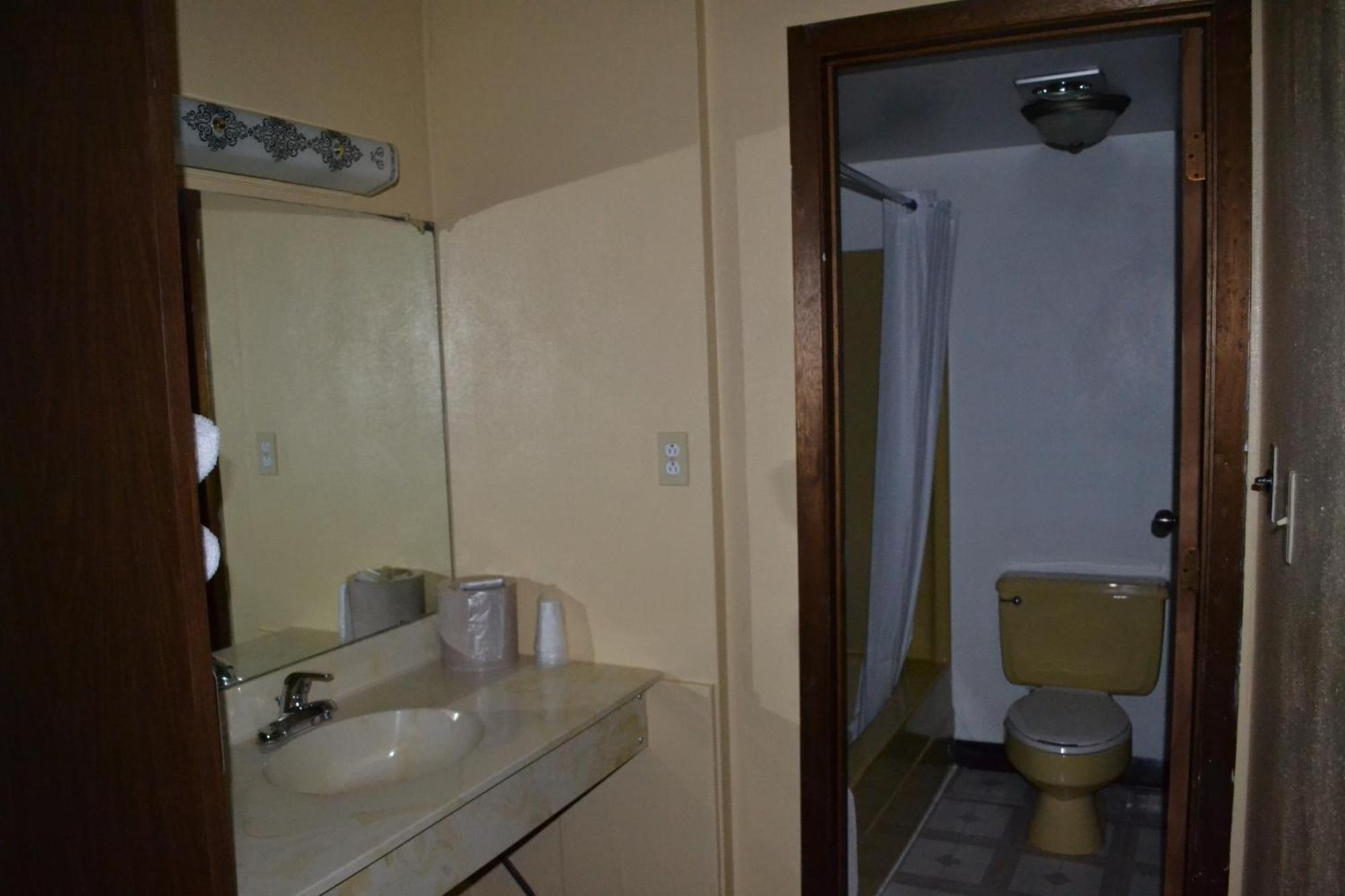 Budget Inn Motel 스톰레이크 외부 사진
